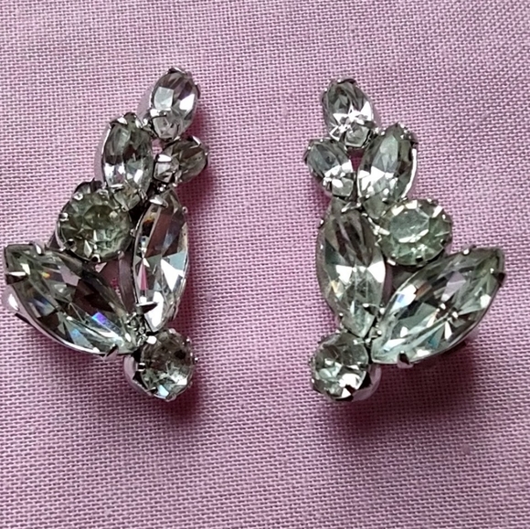 1950's Weiss Rhinestone Earrings - Picture 2 of 4